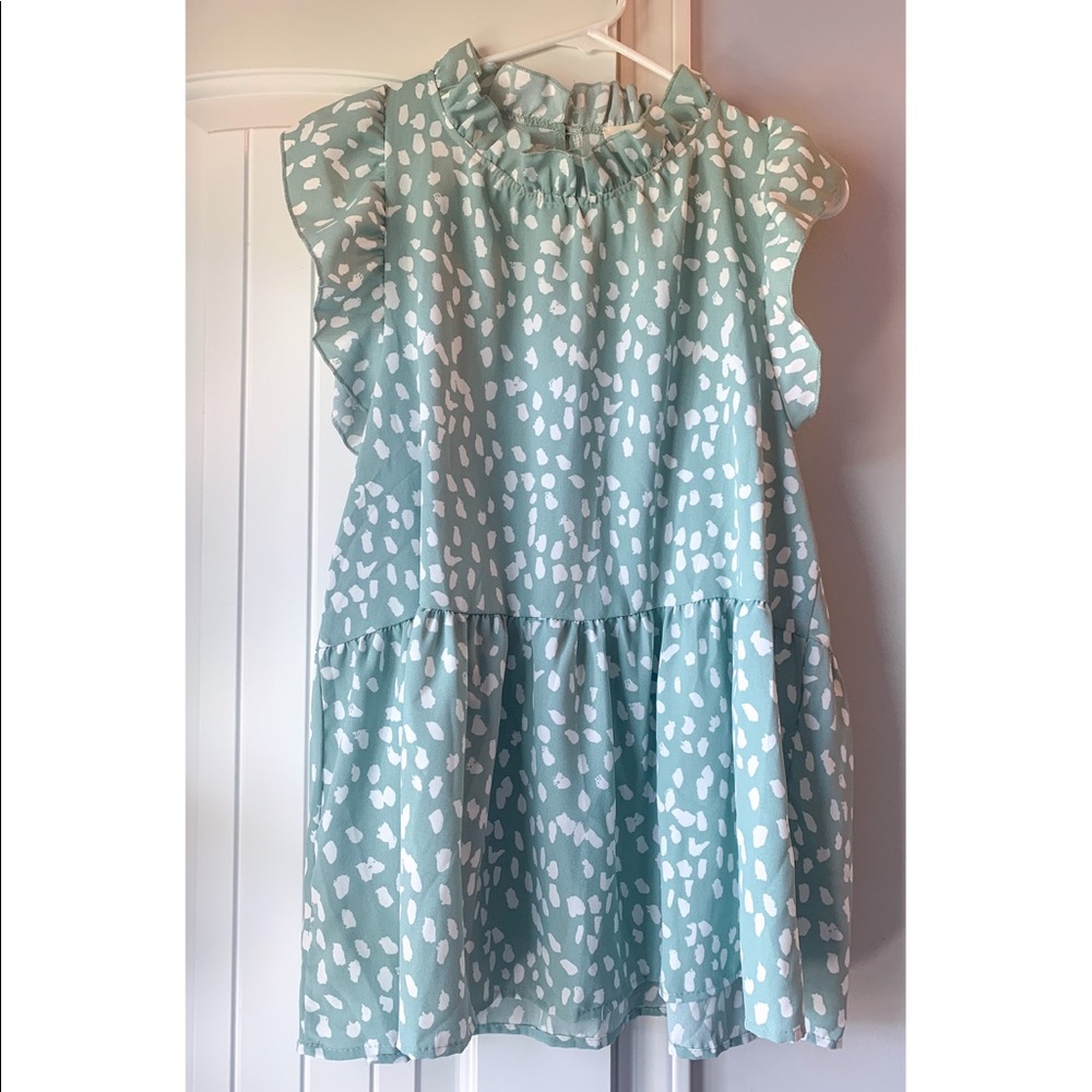 New, Entro Ruffle Sleeve Blouse Size Large